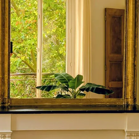 Parisian Charm, Sunny Apartment, Beautiful Views Paris