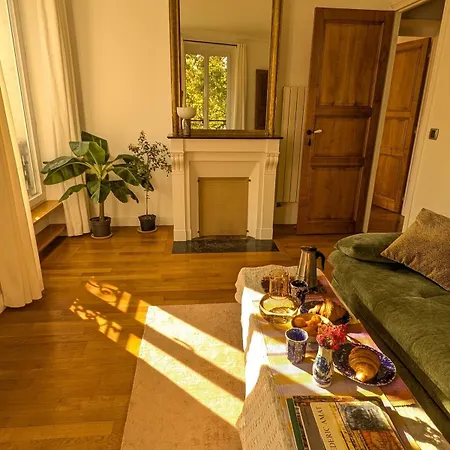 Parisian Charm, Sunny Apartment, Beautiful Views Apartment Paris