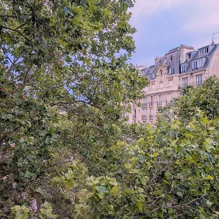 Parisian Charm, Sunny Apartment, Beautiful Views Apartment *
