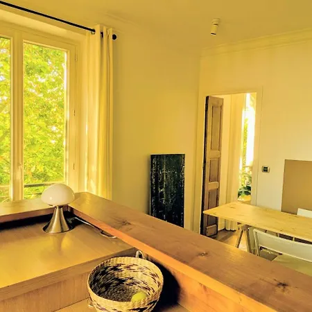 Parisian Charm, Sunny Apartment, Beautiful Views Apartment Paris